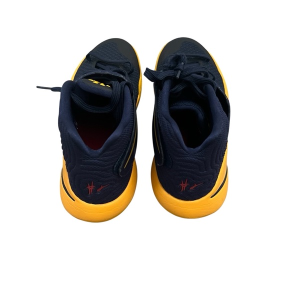 Nike Kyrie 2 Playoff PE - Picture 4 of 4